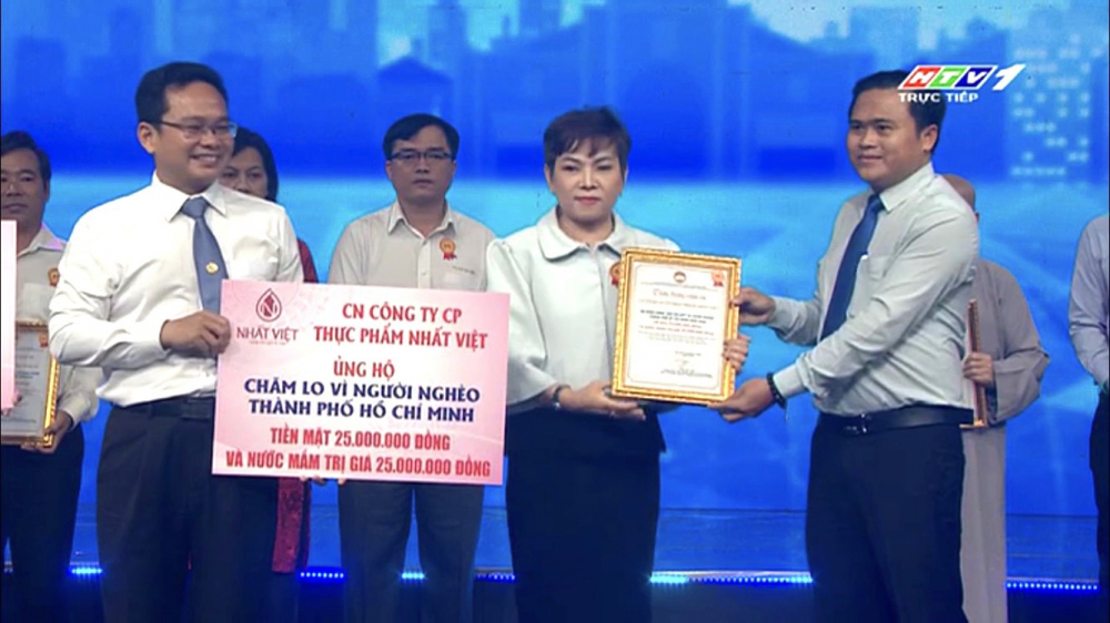 ÙNG HỘ QUỸ VÌ NGƯỜI NGHÈO - 